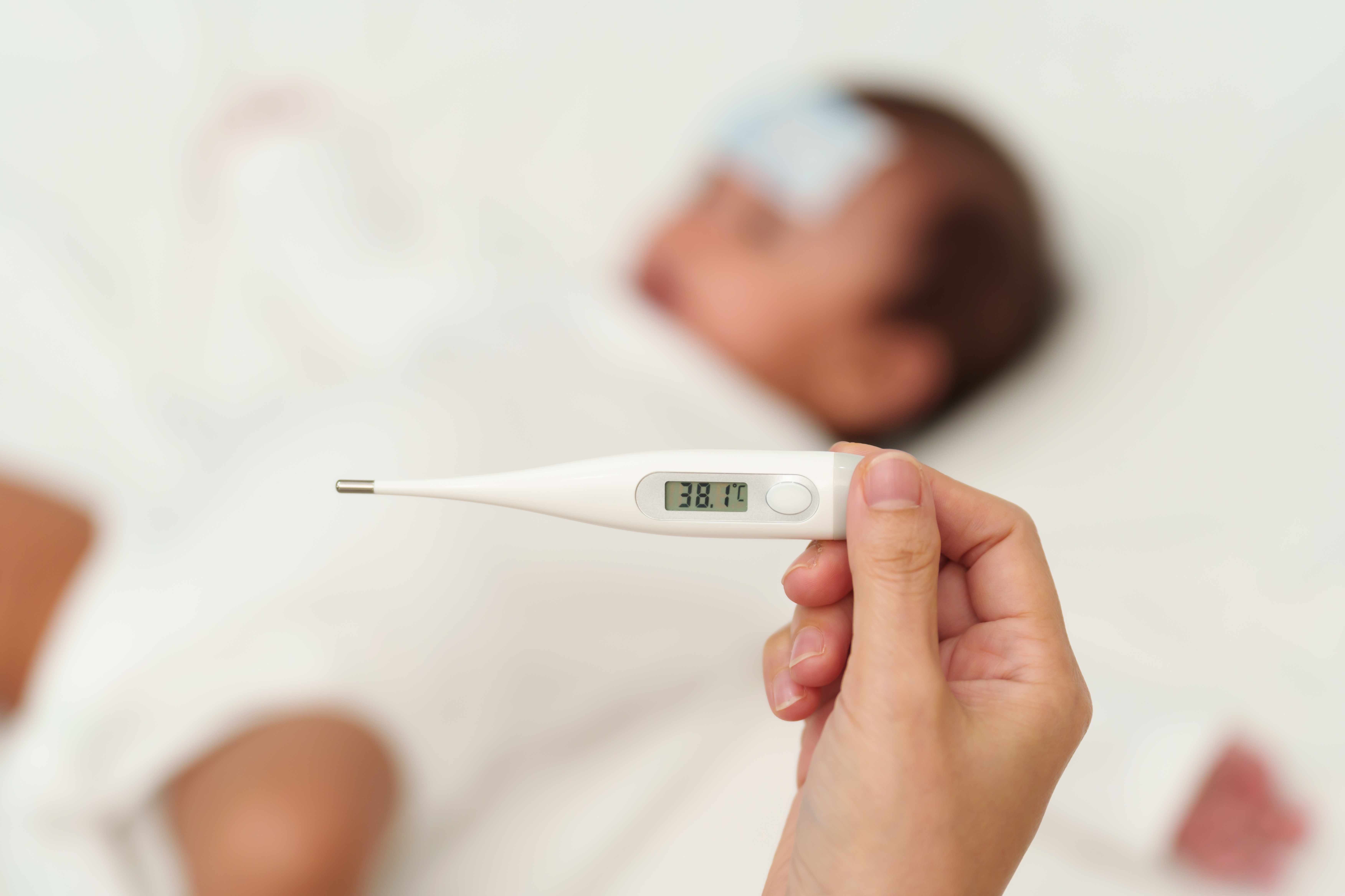 Phân biệt sốt mọc răng và sốt xuất huyết ở trẻ nhỏ 